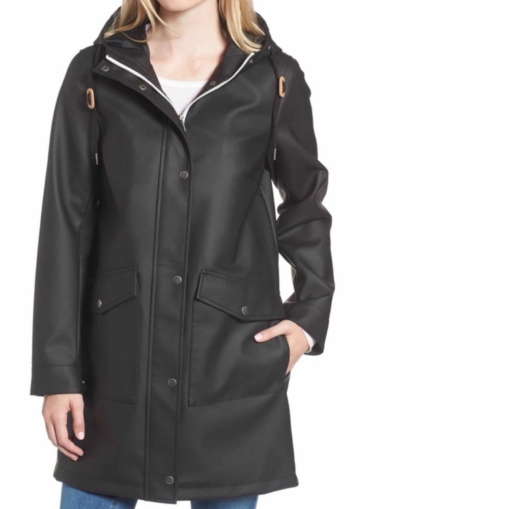 Levi's Black Jacket Water Repellent Lightweight
Hooded Raincoat